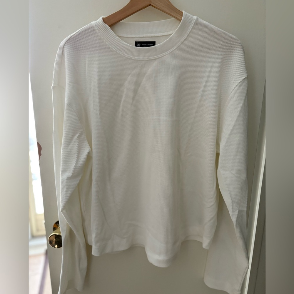 GAP white long sleeve crewneck thermal medium